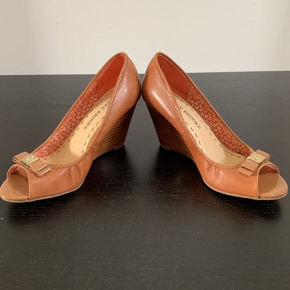AUDREY BROOKE genuine tan leather wedge heel - Picture 6 of 12